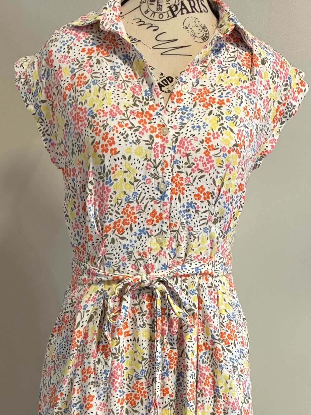 LOFT Floral Midi Pocket Shirtdress with a tie front and cap sleeves. Size 2. EUC